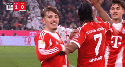 卡爾的慶祝動(dòng)作是什么意思？基米希打趣：也許是因?yàn)樾潞贤? title=